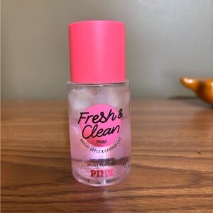 PINK Fresh & Clean Scented Mist